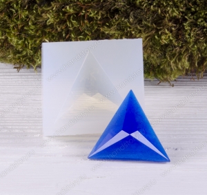 Молд силиконовый на граненый треугольник 26х26х8 мм Молд силиконовый на граненый треугольник 26х26х8 мм